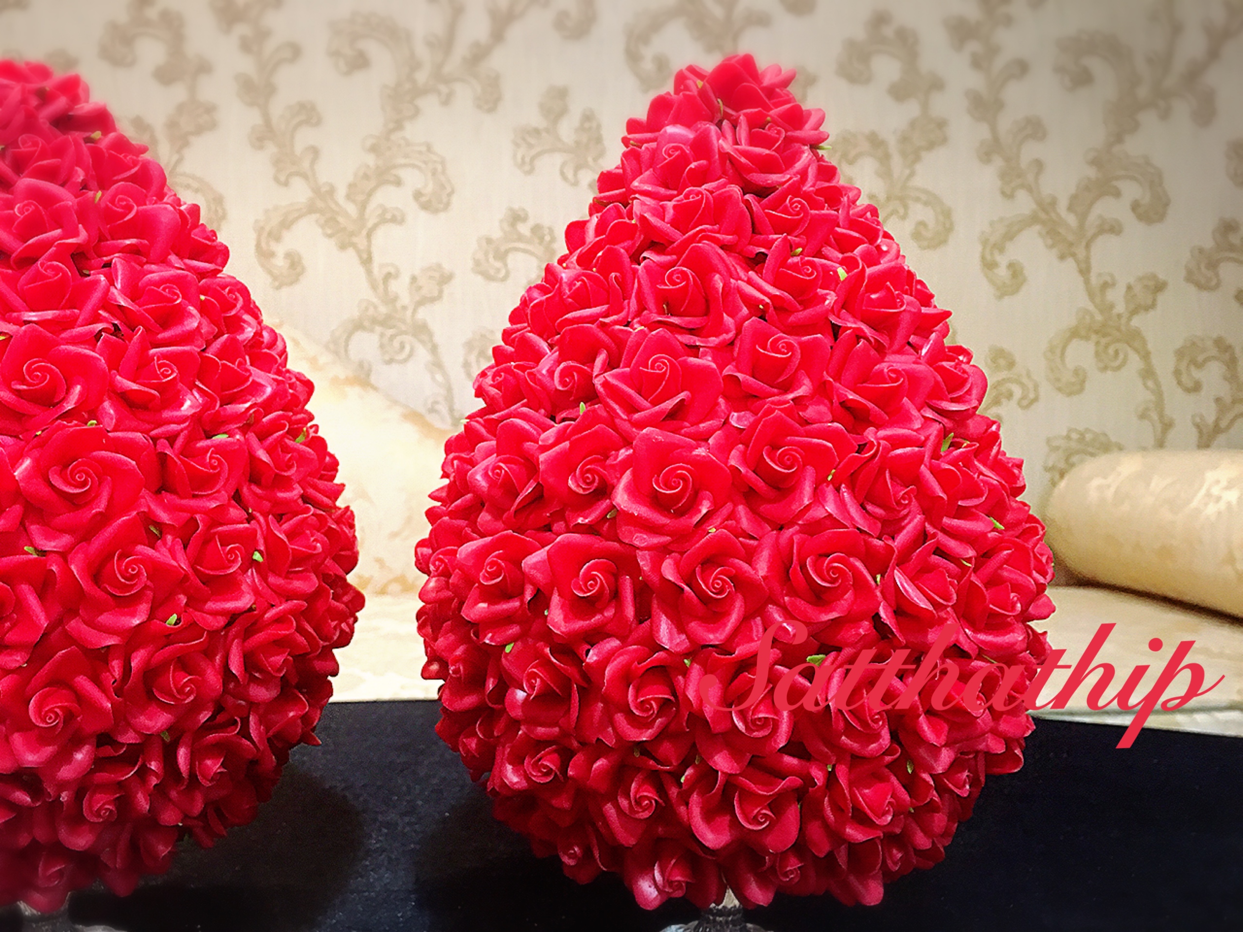 พานพุ่มดอกกุหลาบ ประดิษฐ์จากดิน ***ไม่ใส่ใบ [7.5 นิ้ว 4,600 บาท/คู่]