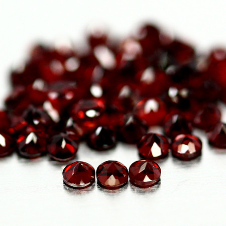 พลอยโกเมนแดง (Garnet) 1.43 กะรัต 45 ชิ้น 1.8 มิล