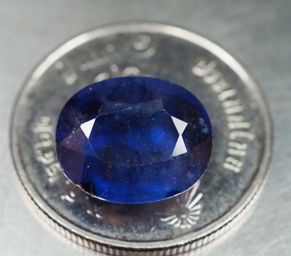 พลอยไพลิน (Sapphire) 5.50 กะรัตลดราคา