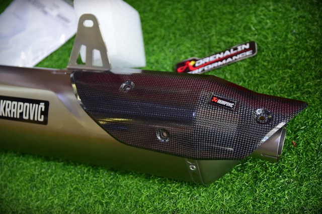 ท่อ Akrapovic สำหรับ Tiger 900 2020+ (For Exhibition only)