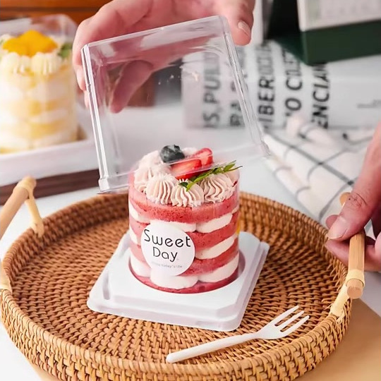 กล่องเค้กจิ๋วทรงสูง+ส้อม CH-1W 20 ใบ (ฺฺBBX) (09-8181)