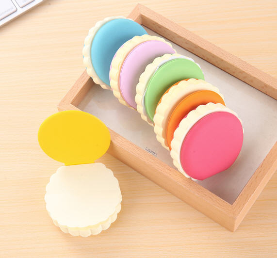 สมุดฉีกรูปมาการอง