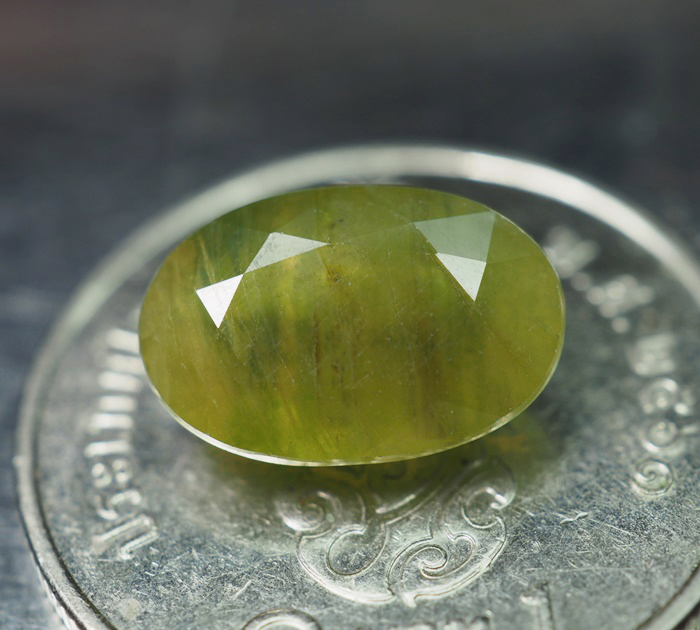 แซฟไฟร์สีเขียว (Sapphire) 3.60 กะรัต