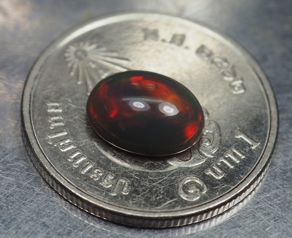 แบล็คโอปอลหลากสี (Opal) 1.05 กะรัต