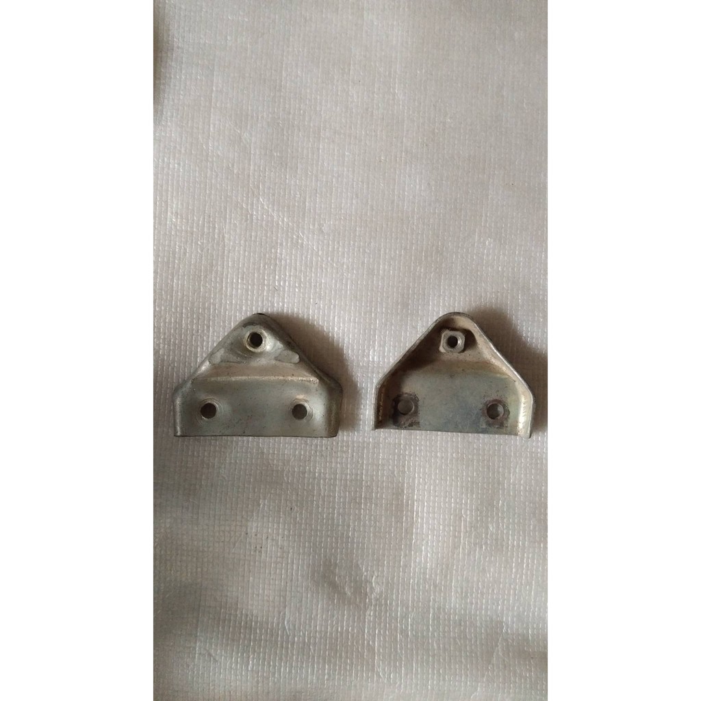 เหล็กยึดตะแกรงหน้า สำหรับรุ่น RC100 อะไหล่แท้ SUZUKI 46440-35400-000