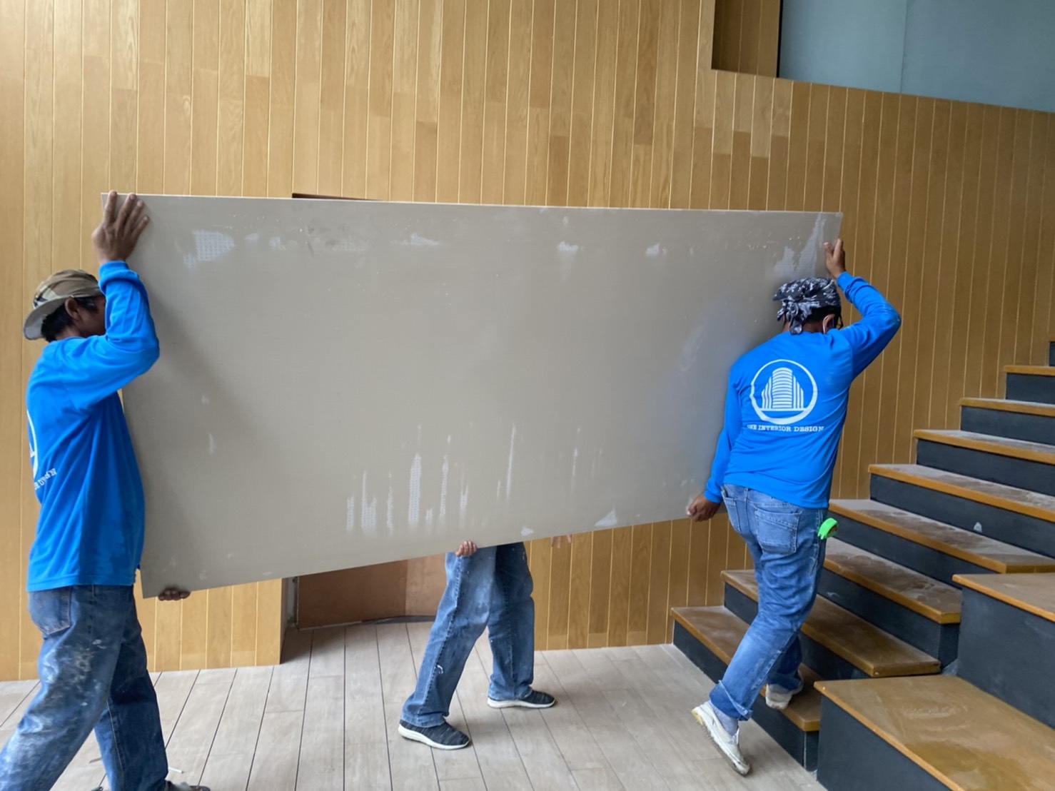 รับเหมาติดตั้ง กระเบี้อง หินอ่อน ขนาด 120x240 cm