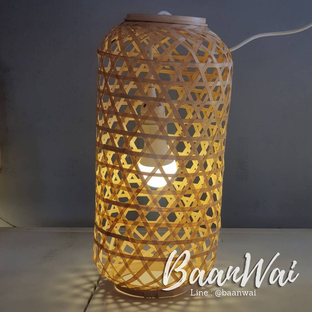 โคมไฟไม้ไผ่ ทรงรี สานลายชะลอม