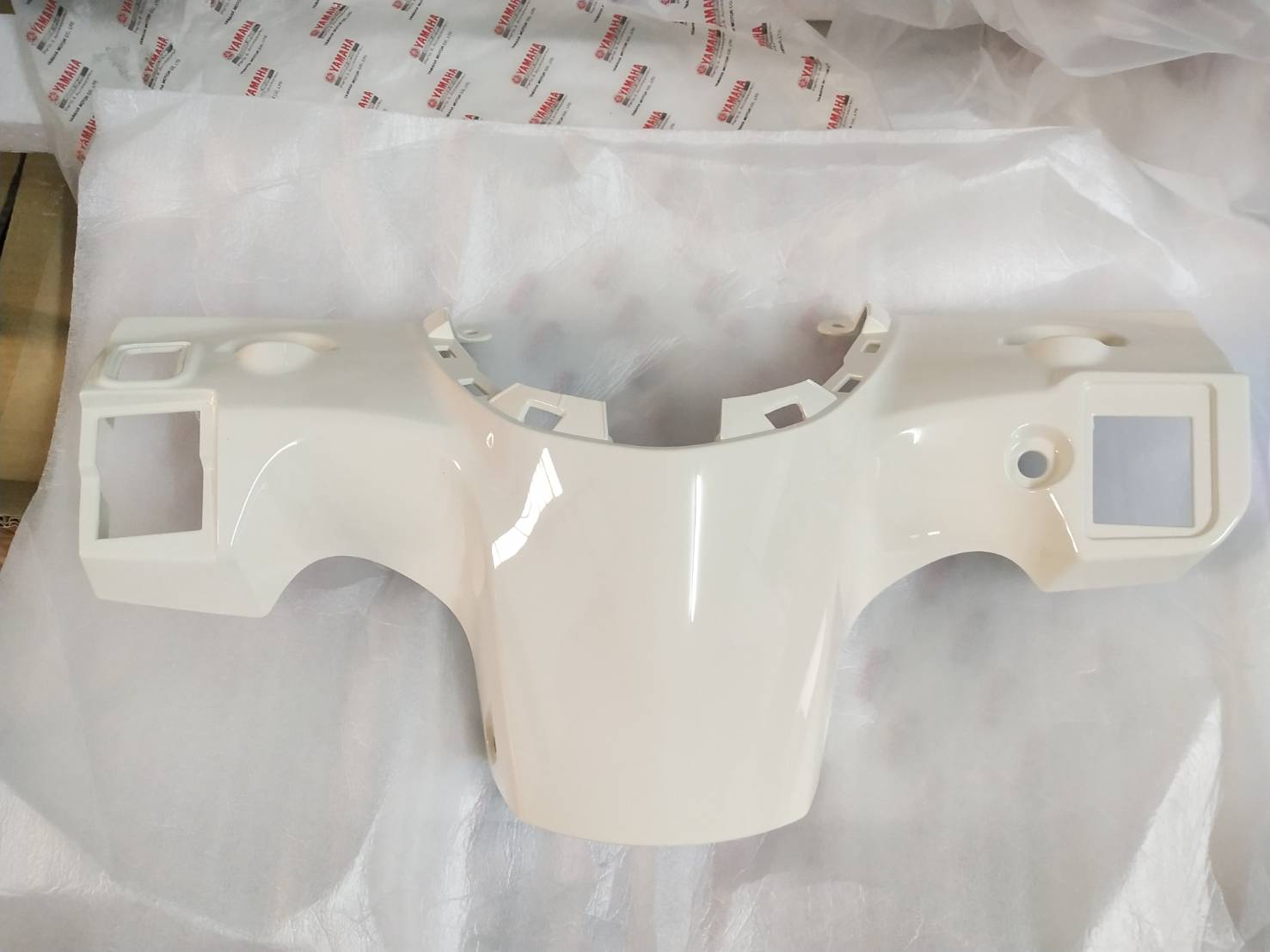 ฝาครอบเรือนไมล์สีขาว GRAND FILANO 2015 สีขาว(NEW WHITE) อะไหล่แท้ YAMAHA 2BL-F6145-00-1A