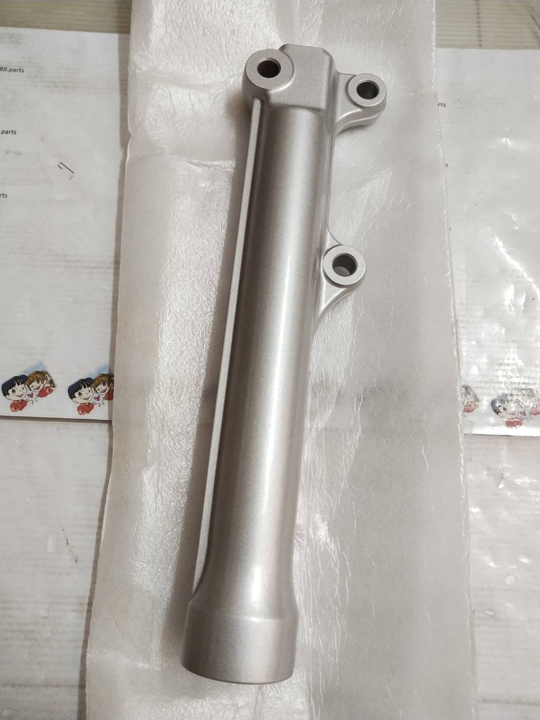 กระบอกโช๊คขวาสีเทา สำหรับรุ่น MIO115i ปี2012 อะไหล่แท้ YAMAHA 54S-F3136-00