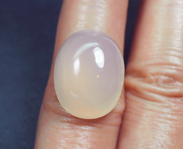 คาลซิโดนีสีชมพูอมส้ม 19.15 กะรัต