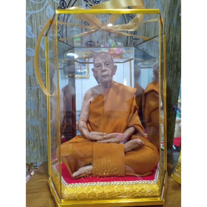 พระเกจิพร้อมตู้ ของขวัญ ของที่ระลึก องค์พระด้านในหน้าตัก5นิ้ว