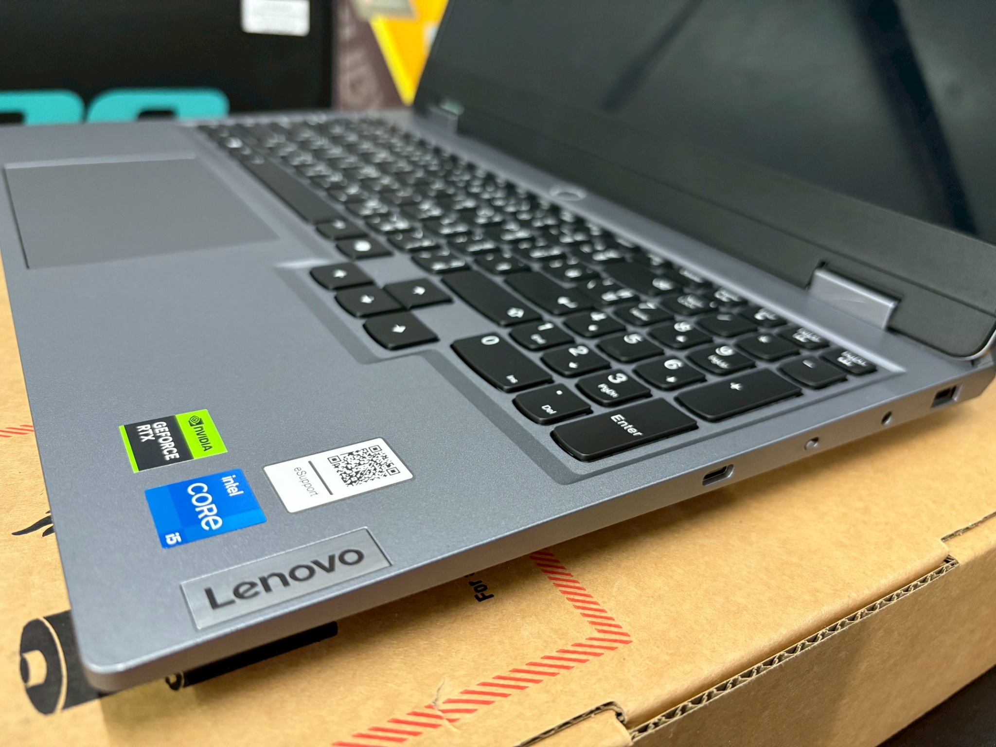 Lenovo LOQ 15IAX9 83GS001GTA Luna Grey