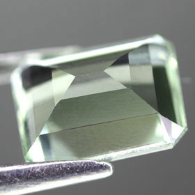 โทปาสพลอยสีเขียวอ่อน (Green Topaz) 2.35 กะรัต