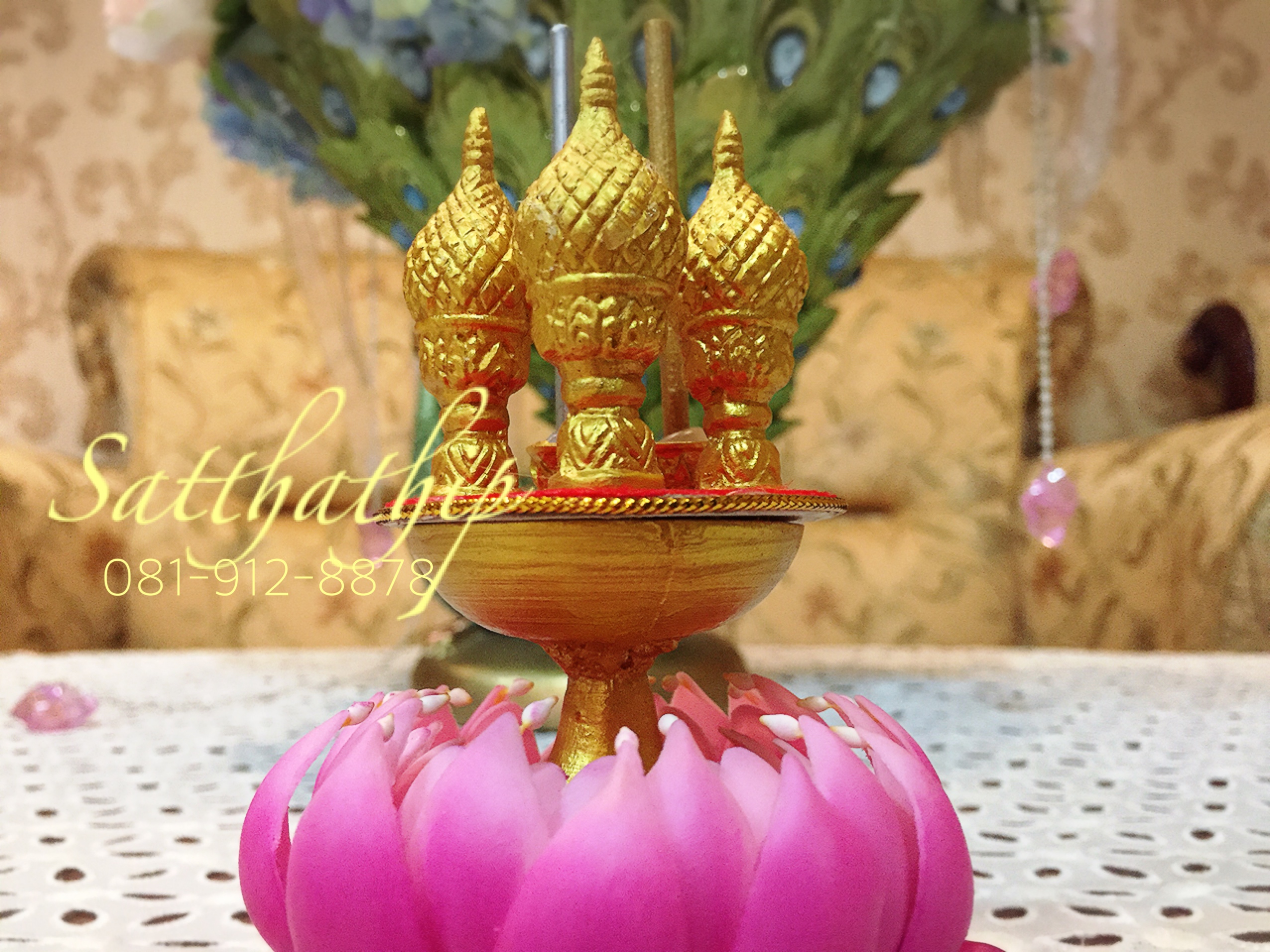 ชุดเครื่องทองน้อย ประดิษฐ์จากซิลิก้า บนถาดบัว ประดิษฐ์จากดิน