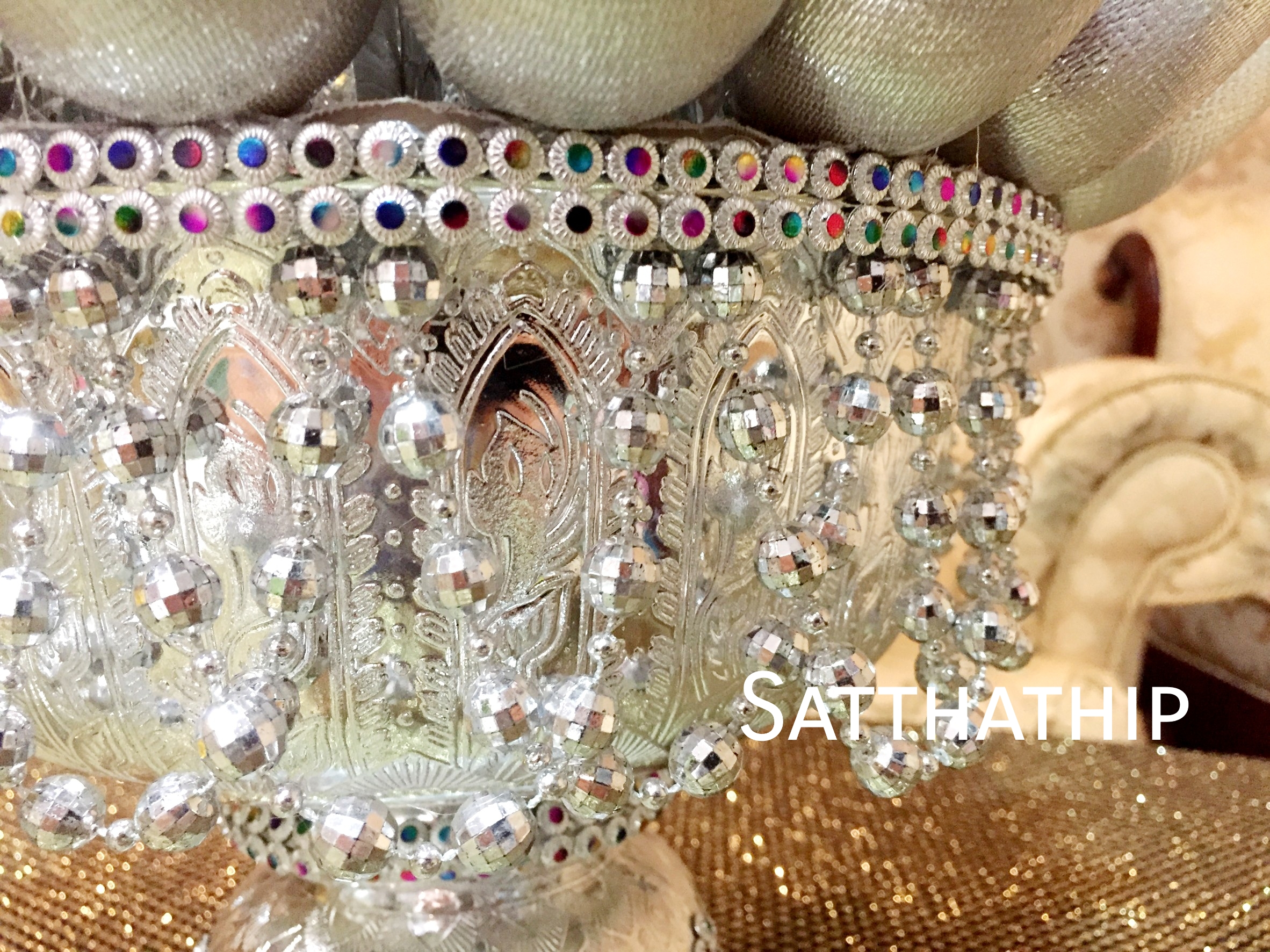 พานพุ่มดอกบัวเงินทอง