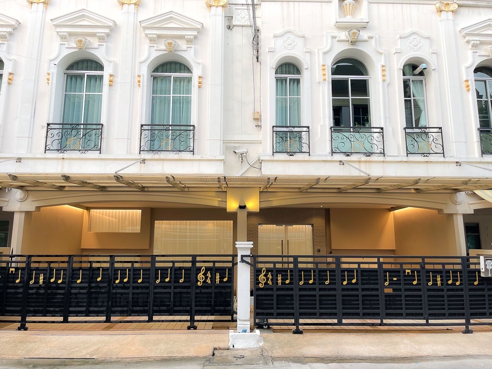 Townhouse Baan Klang Krung Rama3 For Rent