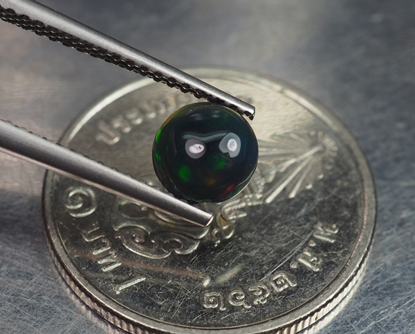 โอปอลหลากสี (ฺBlack Opal) 0.45 กะรัตลดราคา