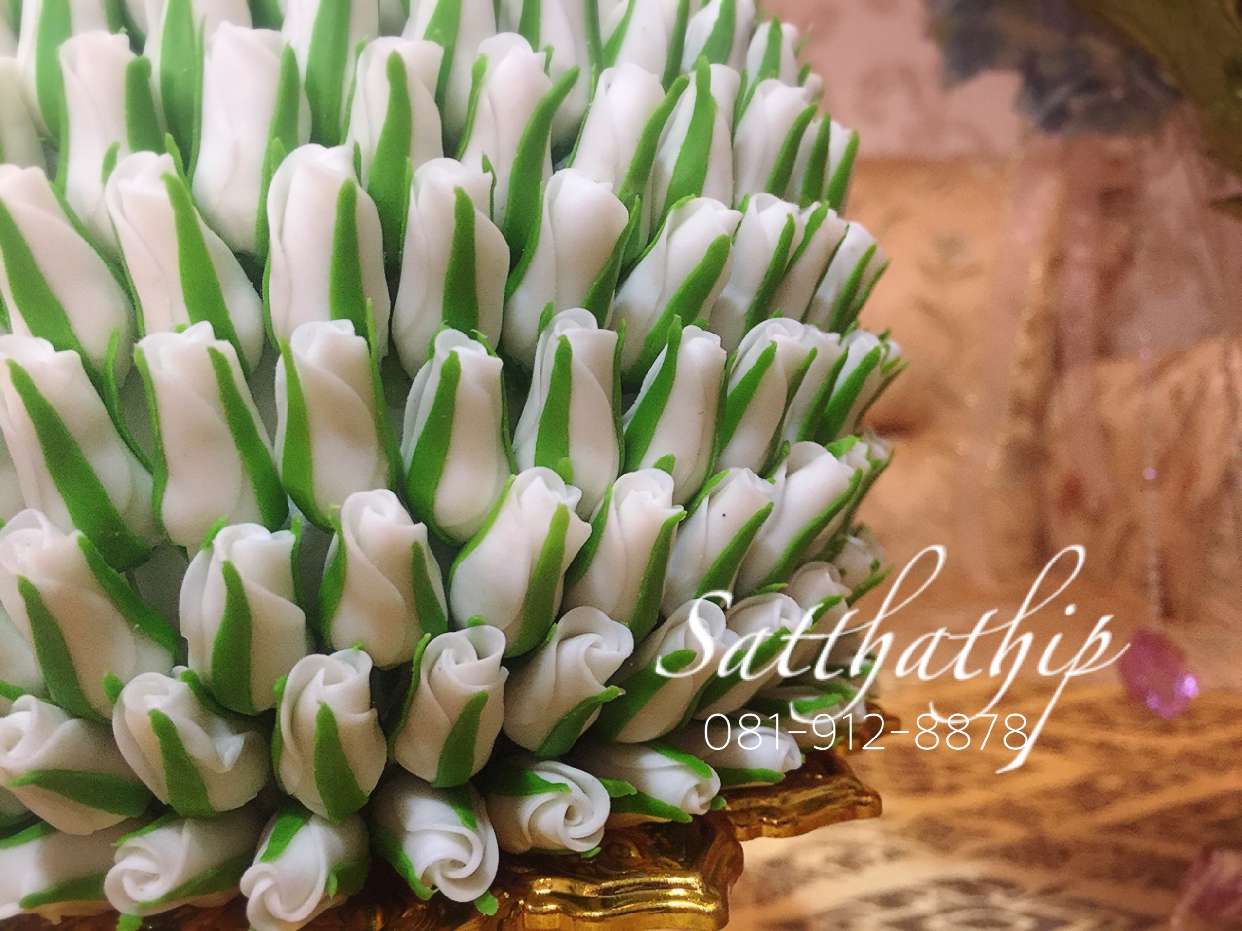 พานพุ่มดอกกุหลาบ ประดิษฐ์จากดิน [ุ6.5 นิ้ว 2,800 บาท/คู่]