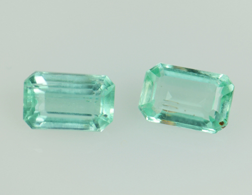 พลอยมรกตดิบ (Emerald) 1.75 กะรัต 2 ชิ้น No oil