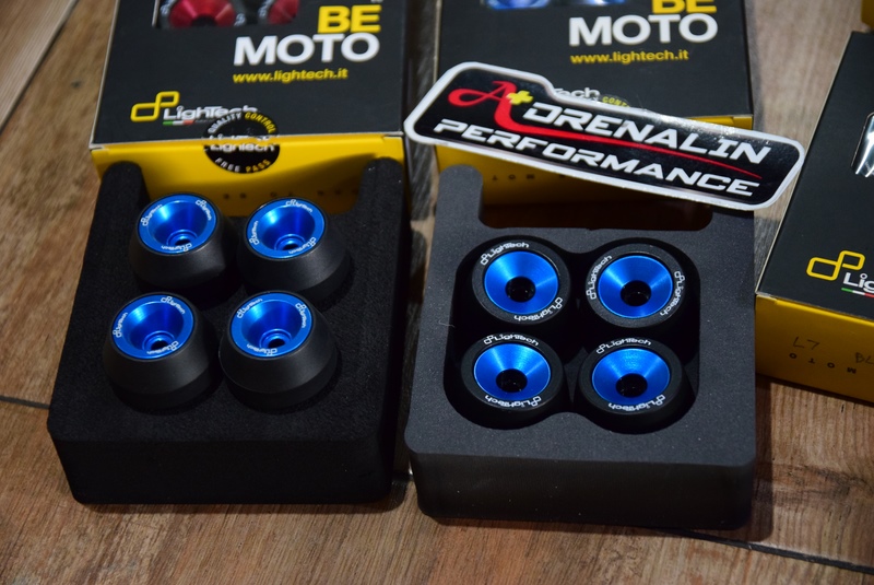 Lightech - เซ็ทกันล้มหน้า+หลัง Wheel Axle Sliders สำหรับ ZX10R