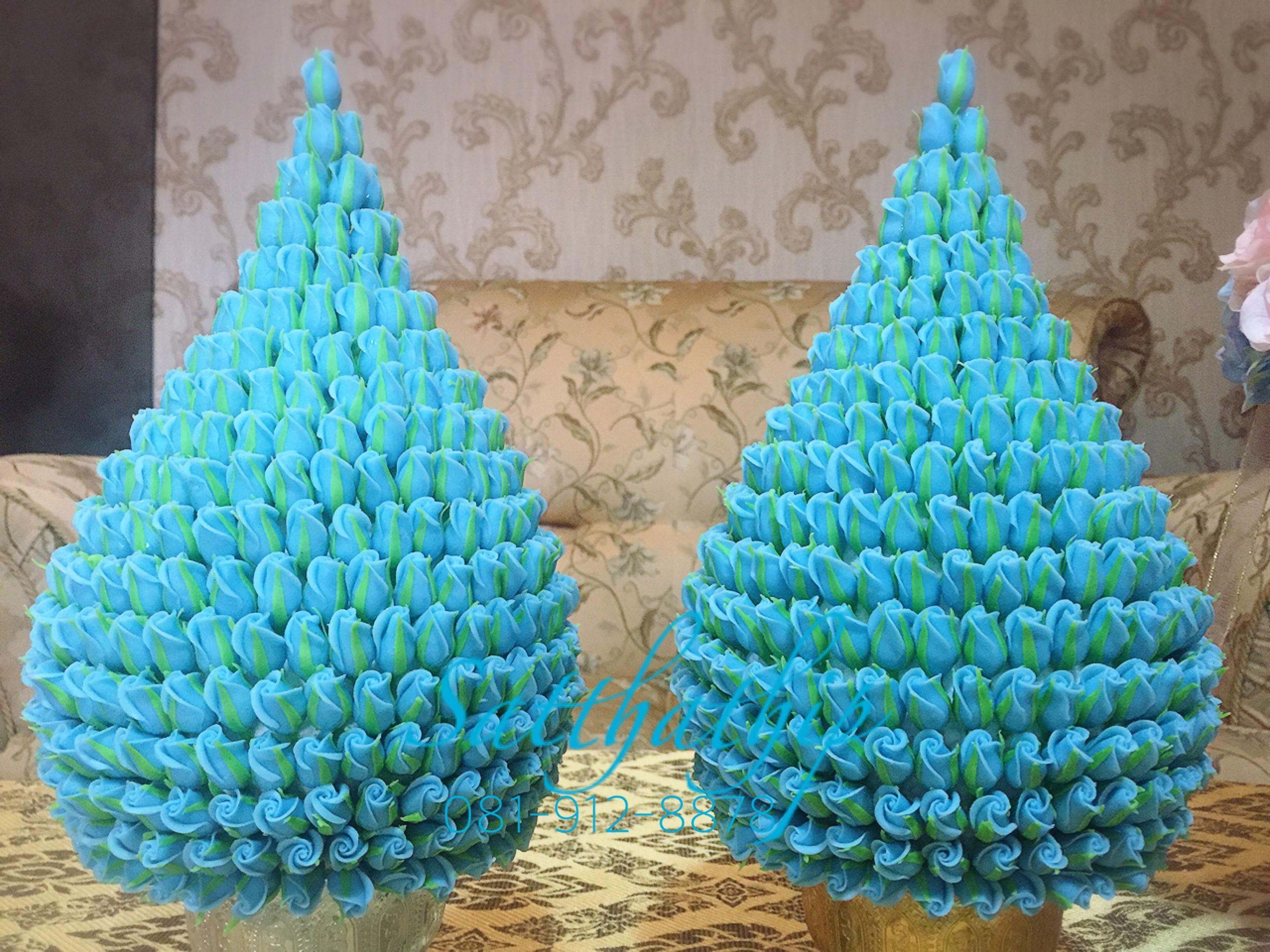 พานพุ่มดอกกุหลาบ ประดิษฐ์จากดิน [8 นิ้ว 4,000 บาท/คู่]