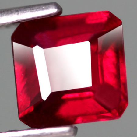 พลอยทับทิม (Ruby) 1.55 กะรัตสีแดงเข้ม
