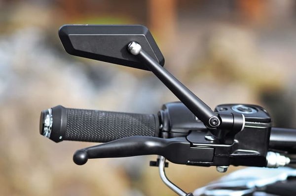 กระจกมองข้าง รุ่น Circuit 744 จาก Rizoma ข้างละ