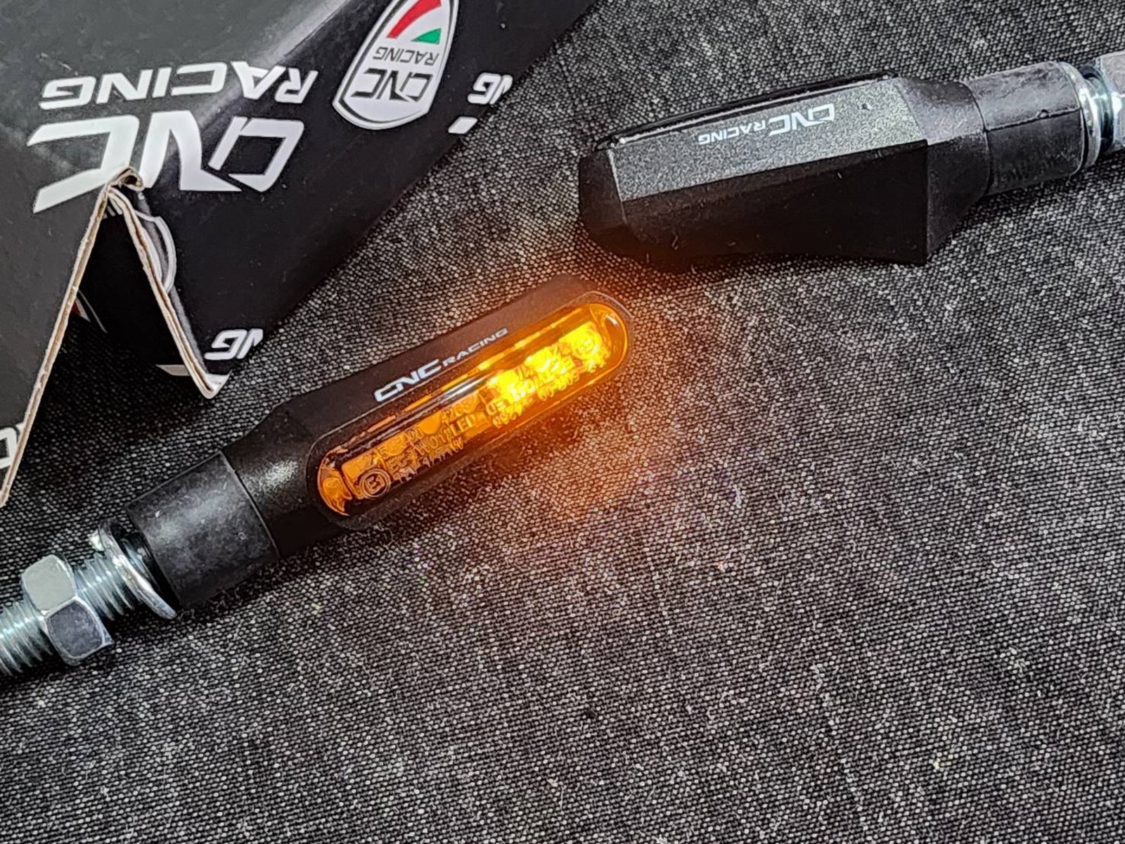 ไฟเลี้ยว CNC racing รุ่น Booster สำหรับ scrambler ไฟระบบ LED สว่าง ไม่ร้อน ราคา/คู่