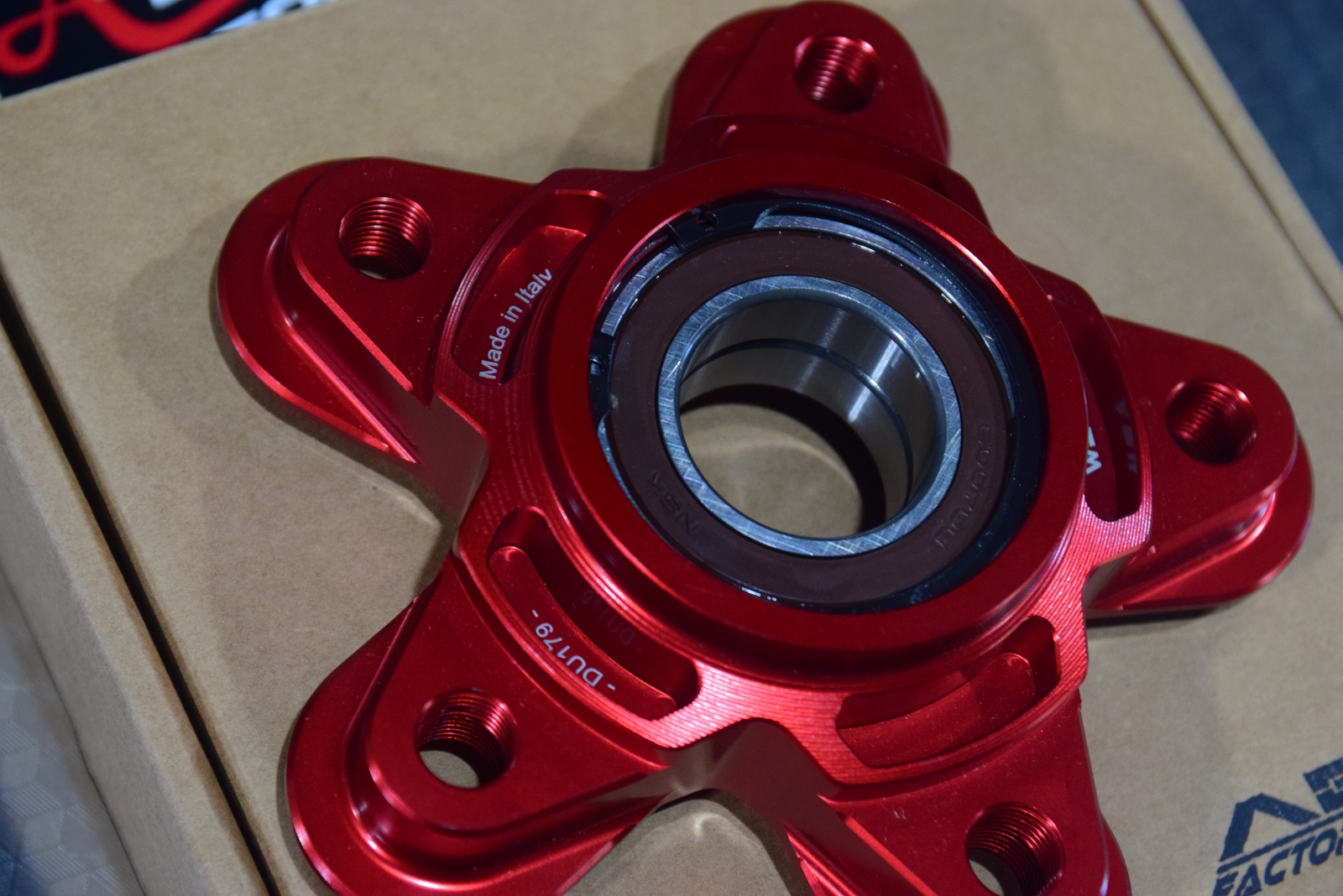 แคริเออร์ AEM สำหรับ Panigale 899