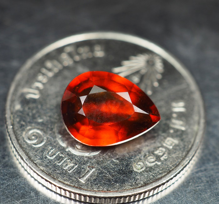 เฮสโซไนต์โกเมน (Hessonite) 2.05 กะรัตแดงส้มสวย