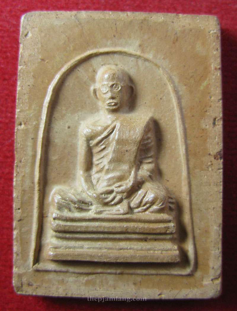 รูปเหมือนในหลวงทรงผนวช(2) วัดราชบพิตร กรุงเทพฯ เนื้อสีแดงอิฐ ปี 2507