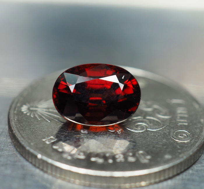 พลอยโกเมน (Garnet) 2.25 กะรัต