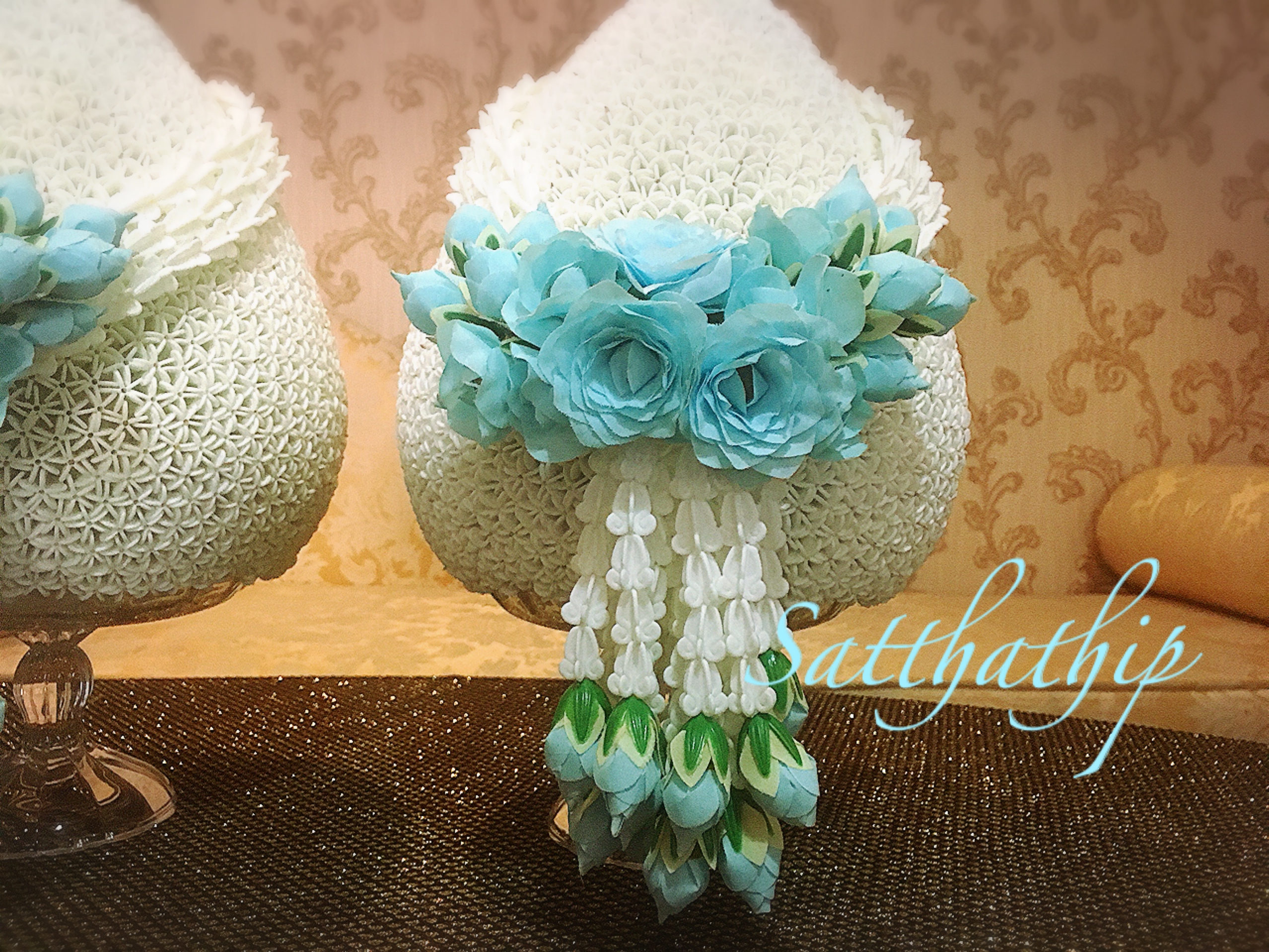 พานพุ่ม - พานพุ่มสักการะ - พานพุ่มดอกรัก - พานพุ่มดอกรักประดิษฐ์ (พลาสติก) - พานพุ่มสีขาว - Panpum