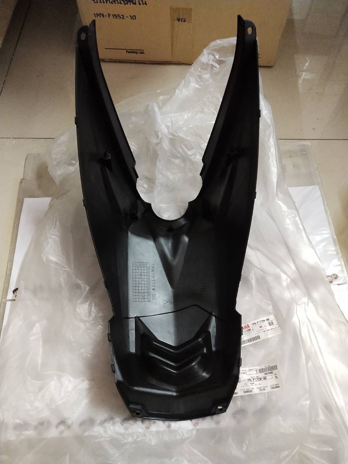 ฝาครอบใต้เบาะสีดำ มีโอ 125i สำหรับรุ่น MIO125I อะไหล่แท้ YAMAHA 1PN-F172W-00