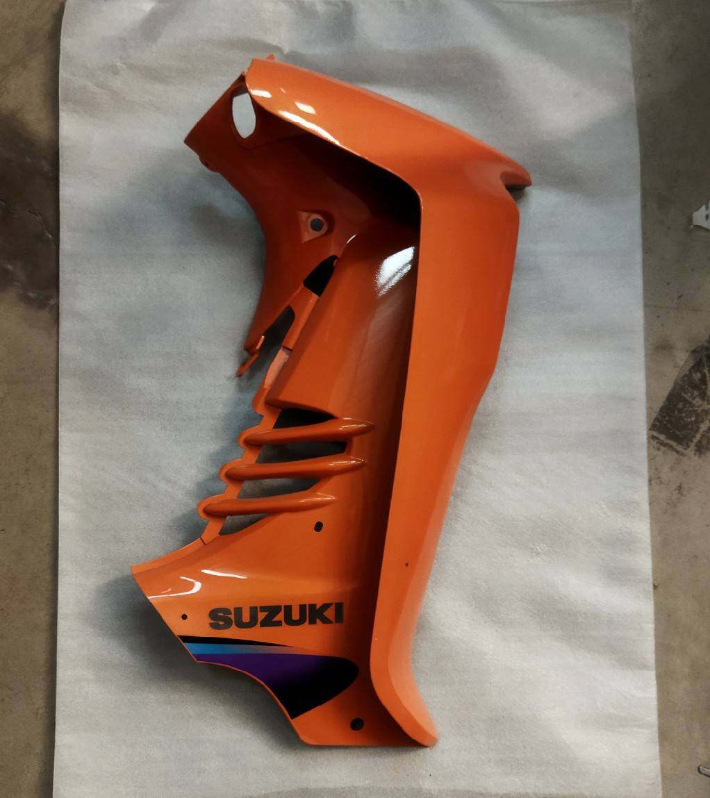 48011-20G00-C21 บังลม ด้านขวา BEST125 FD125XS-B อะไหล่แท้ SUZUKI