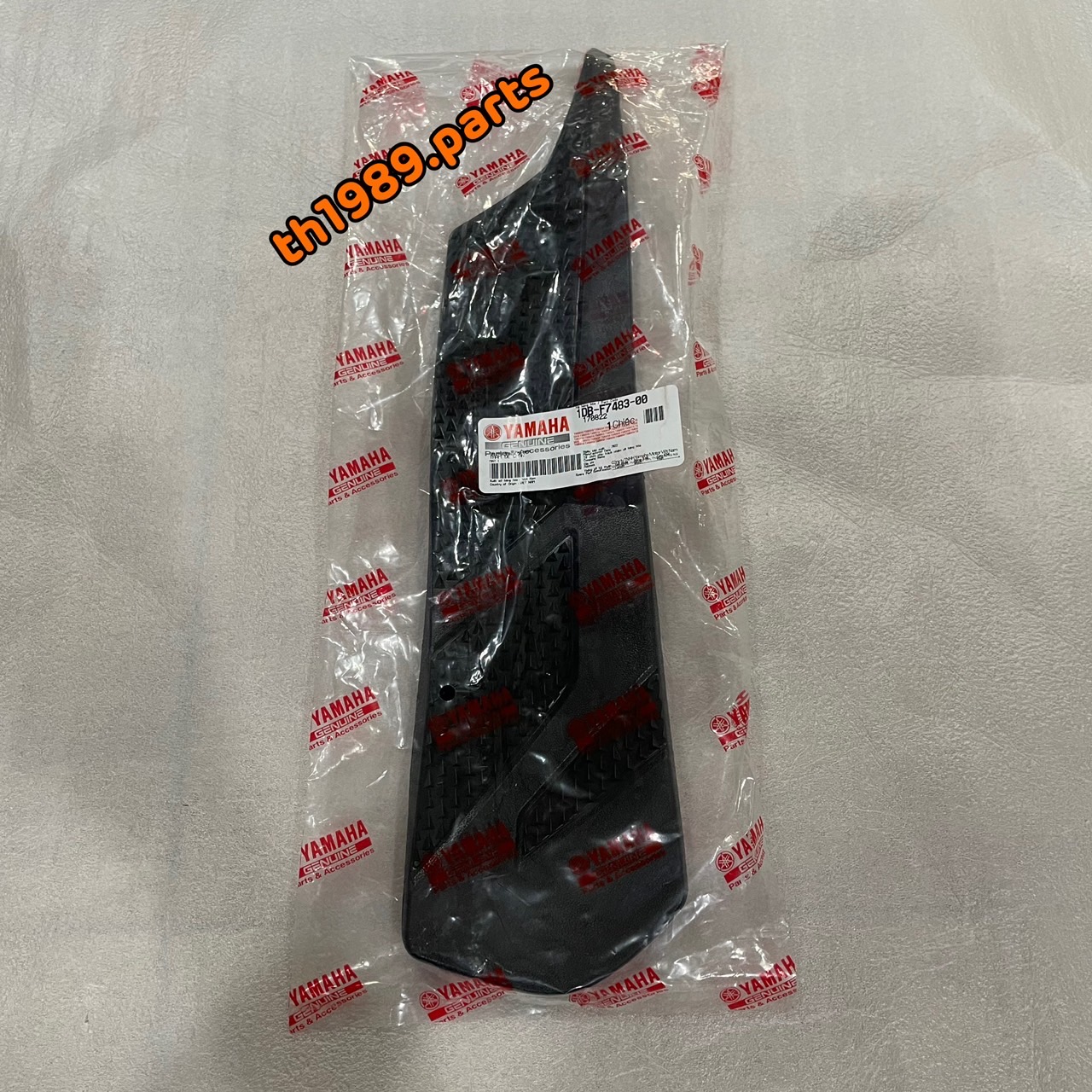 1DB-F7483-00 แผ่นรองพักเท้าซ้าย NOUVO SX อะไหล่แท้ YAMAHA