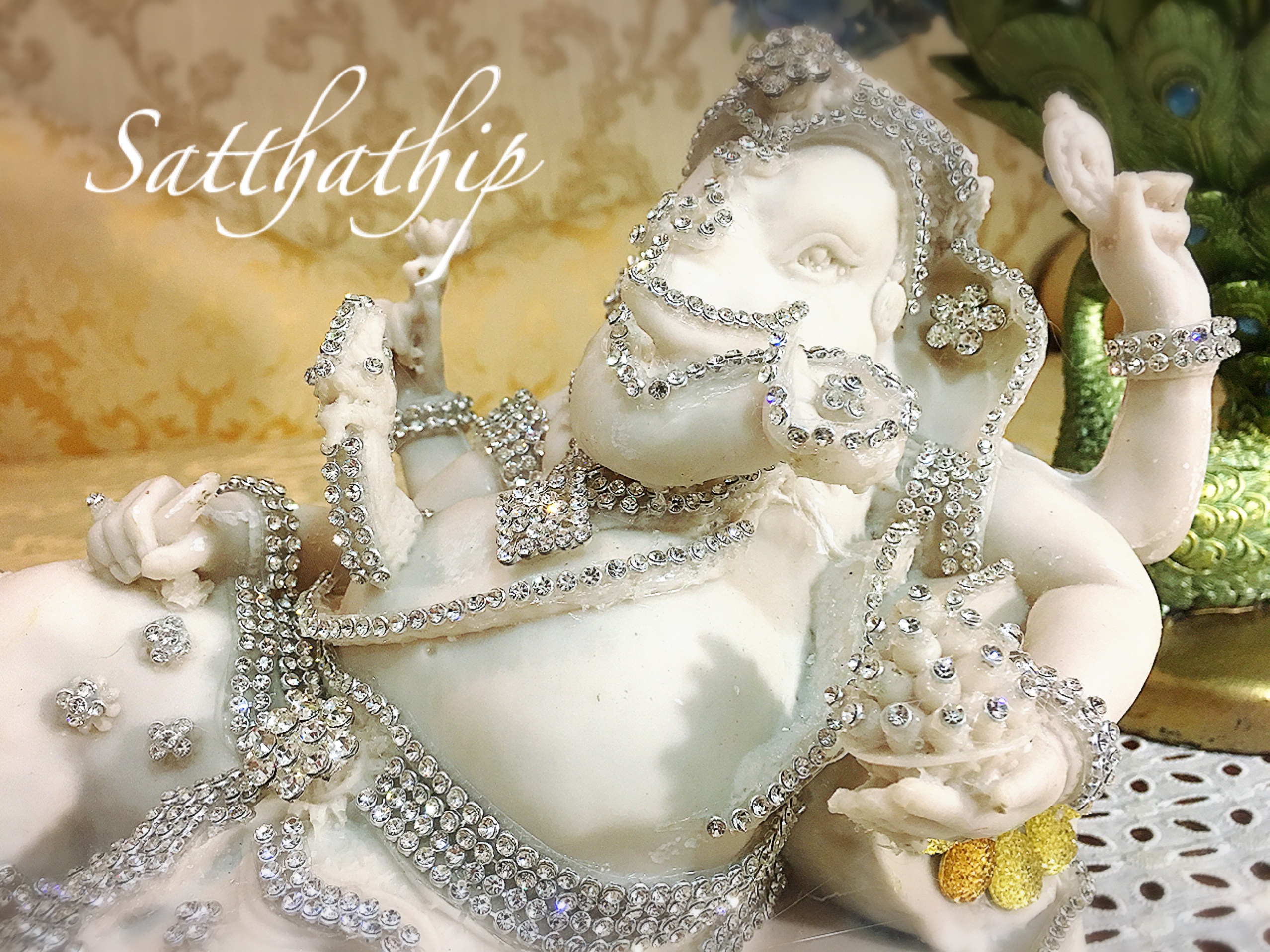 พระพิฆเนศ ปางเสวยสุข (เรซิ่น แต่งองค์) - Ganesha: Lord of Success