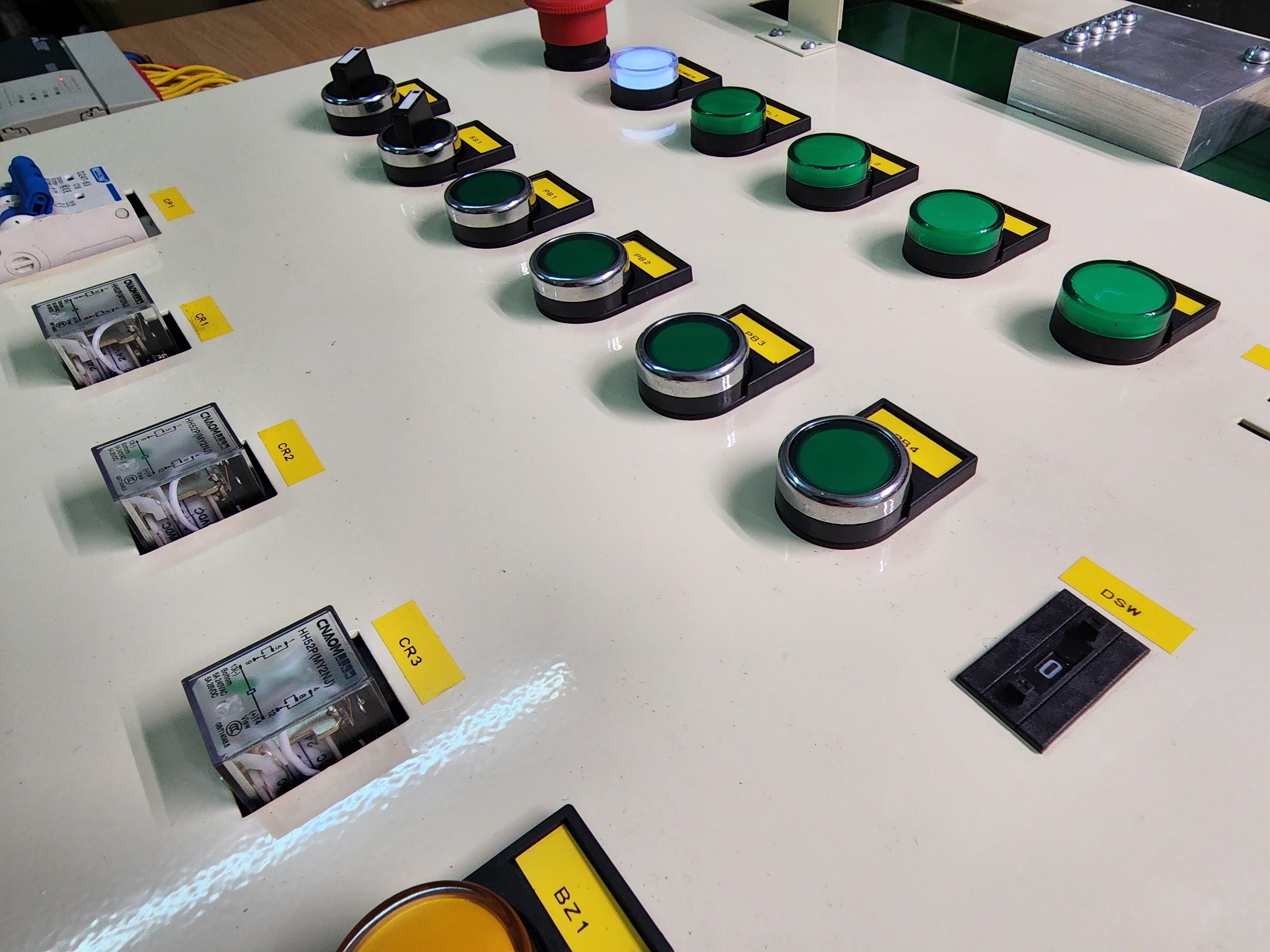 ชุดฝึกอบรม PLC พร้อม ชุด Conveyor สำหรับการจำลองการทำงานเครื่องจักร