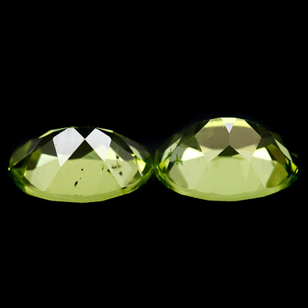 พลอยเพอริดอท (Peridot) 2.65 กะรัต 2 ชิ้น
