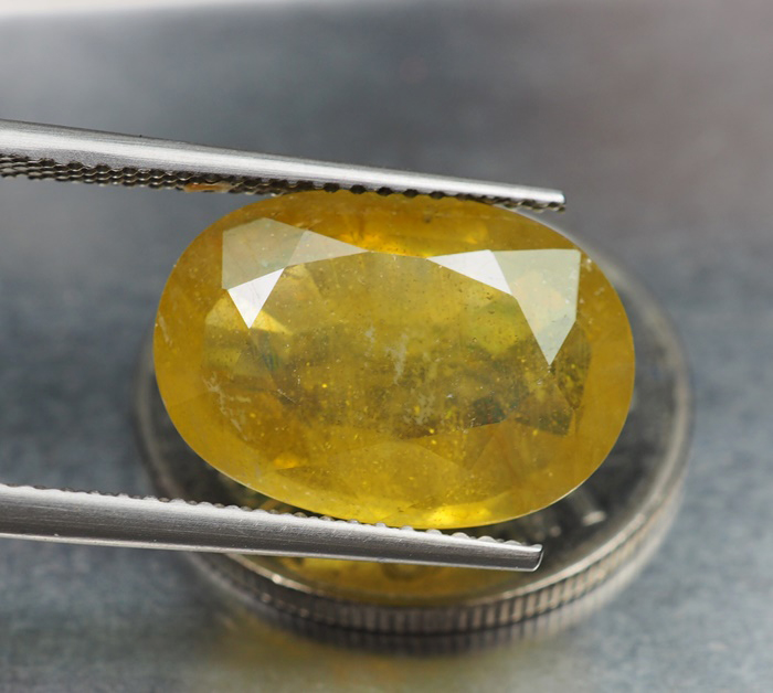 บุษราคัมอัฟริกา (Sapphire) 8.60 กะรัต
