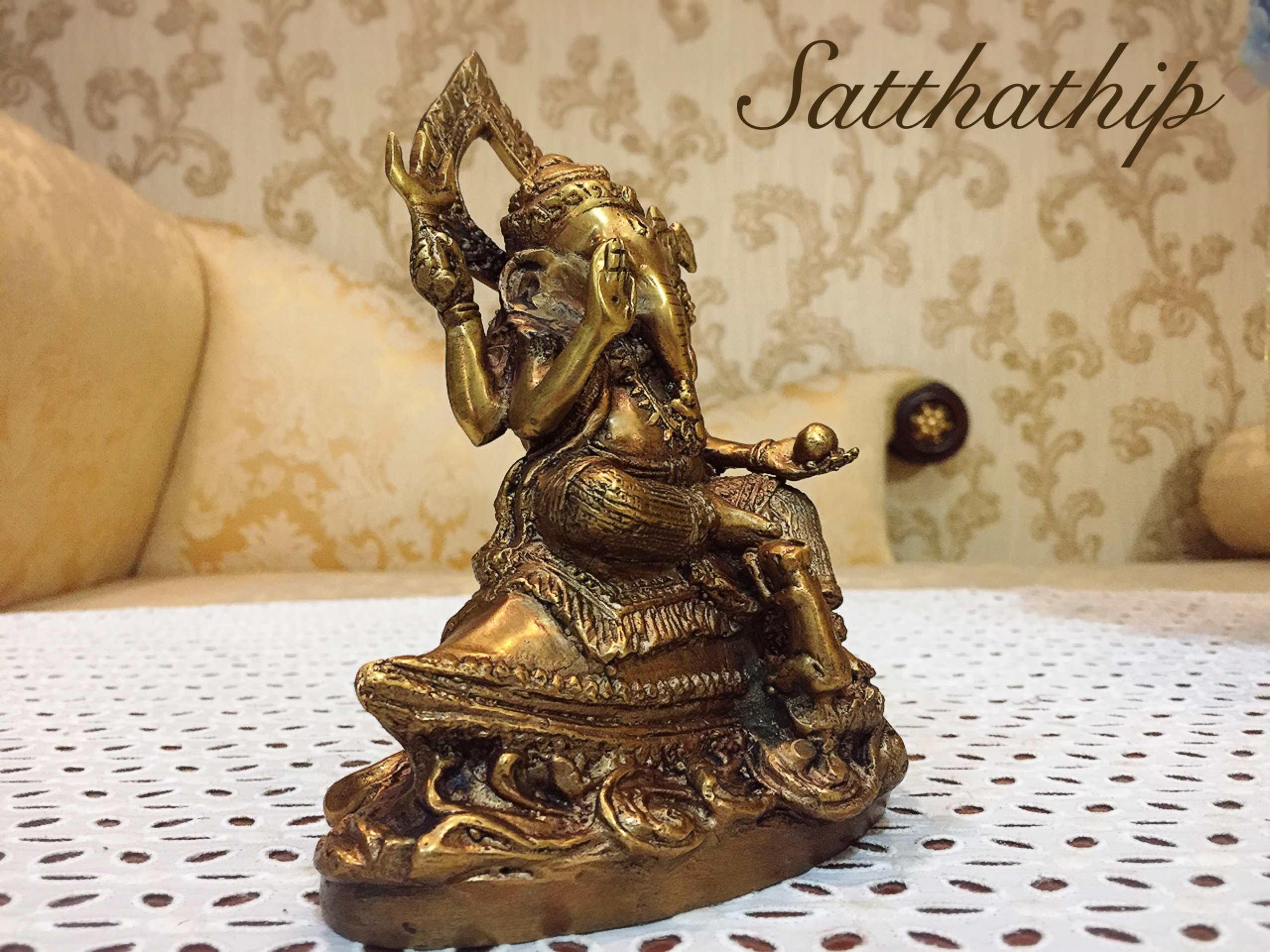 พระพิฆเณศ ปางสัมปทายะคเณศ ประทับหอยสังข์ (ทองเหลือง) - Ganesha: Lord of Success