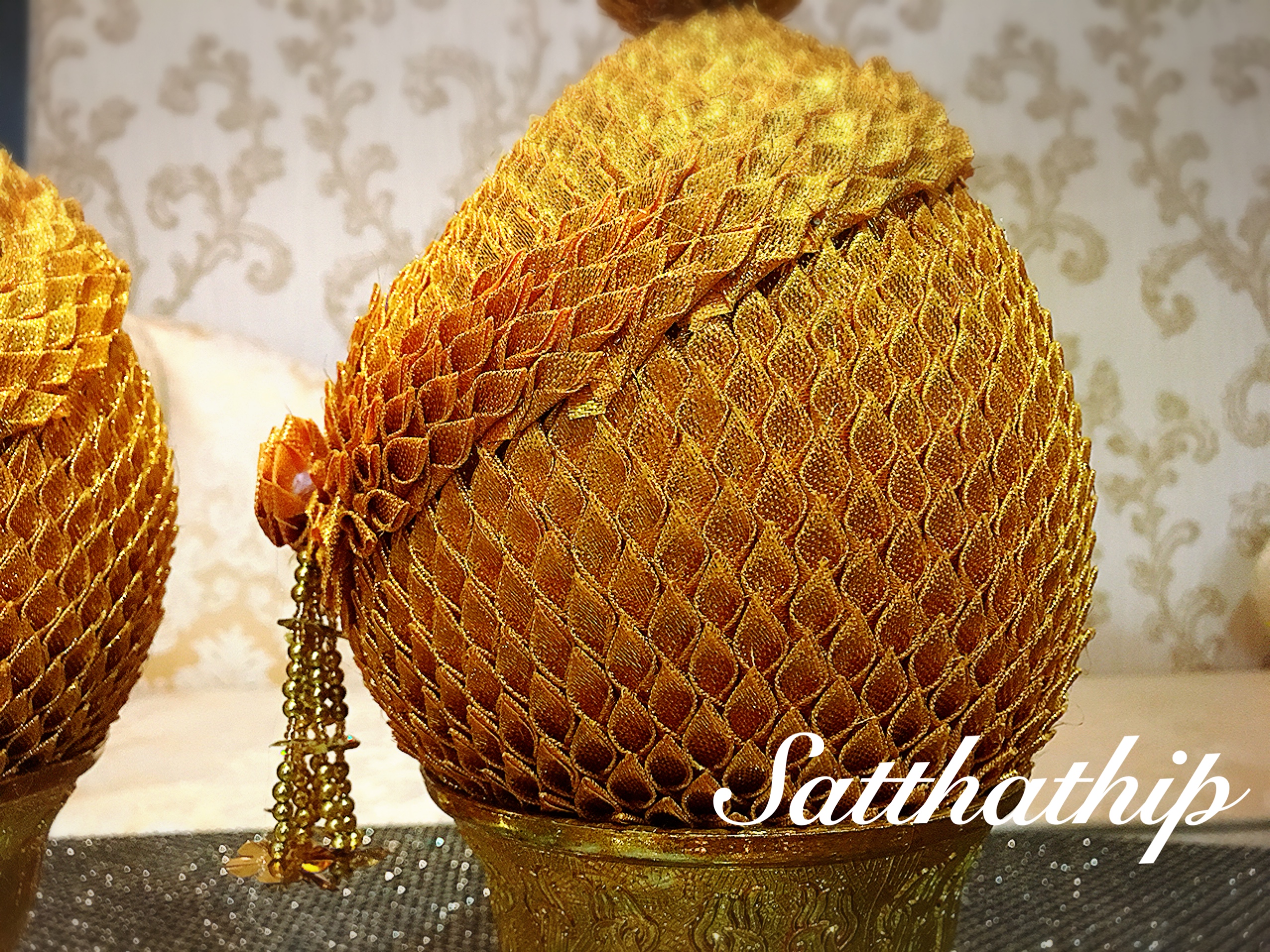 พานพุ่ม - พานพุ่มเงินทอง ประดับเกล็ดผ้า - พานพุ่มผ้าตาด - Phan bush