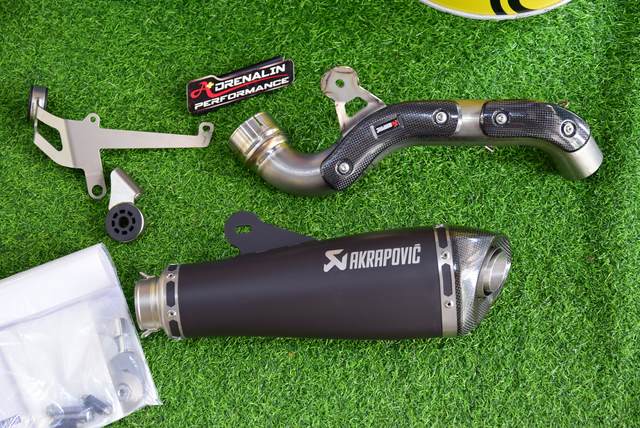 ท่อ Akrapovic titanium slip on สำหรับ R9T (For Exhibition only)
