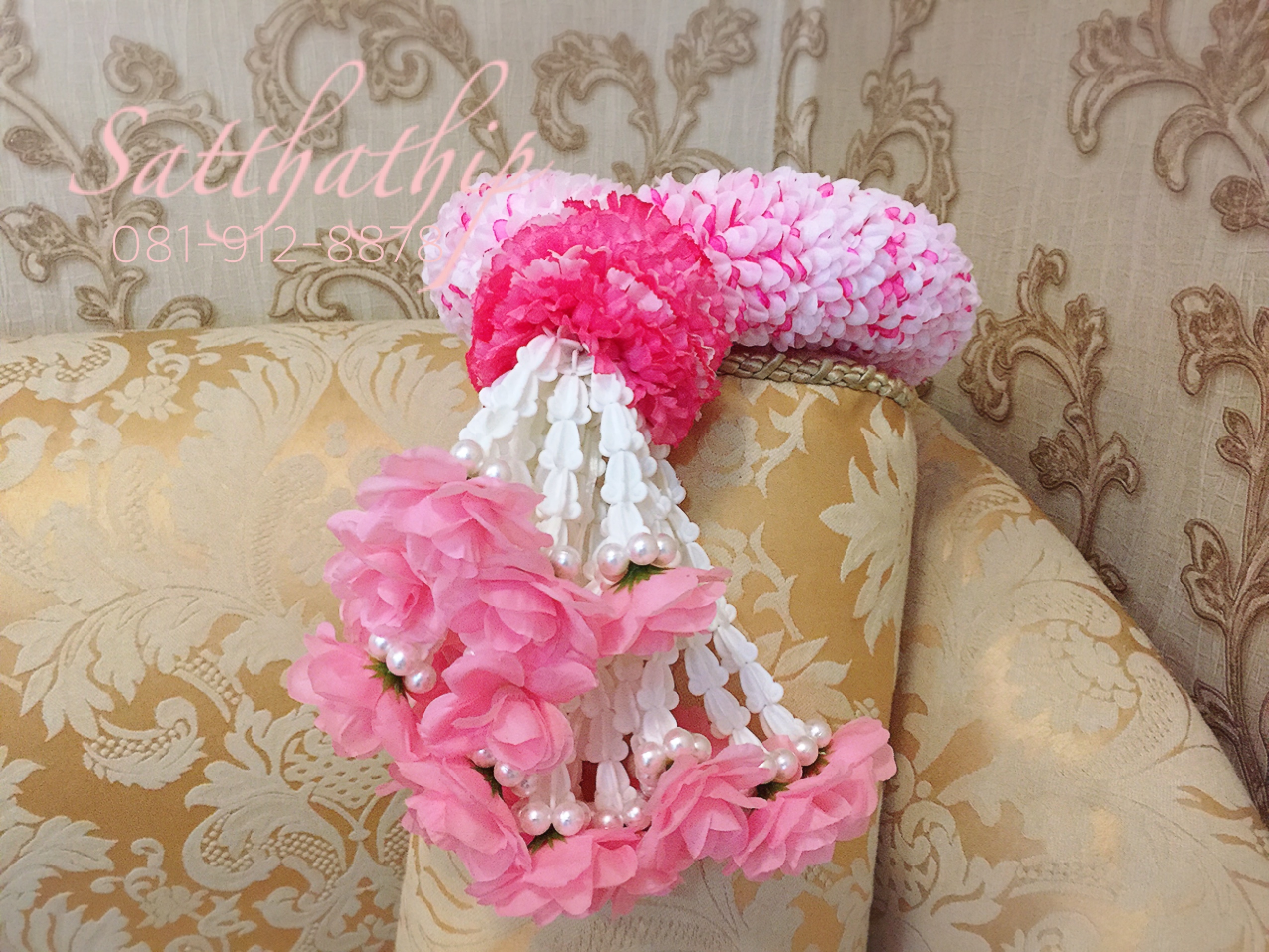 พวงมาลัยผ้า ดอกมัม (ร้อยด้วยกลีบ) สีขาว,ชมพู - พวงมาลัยผ้า - Fabric garland