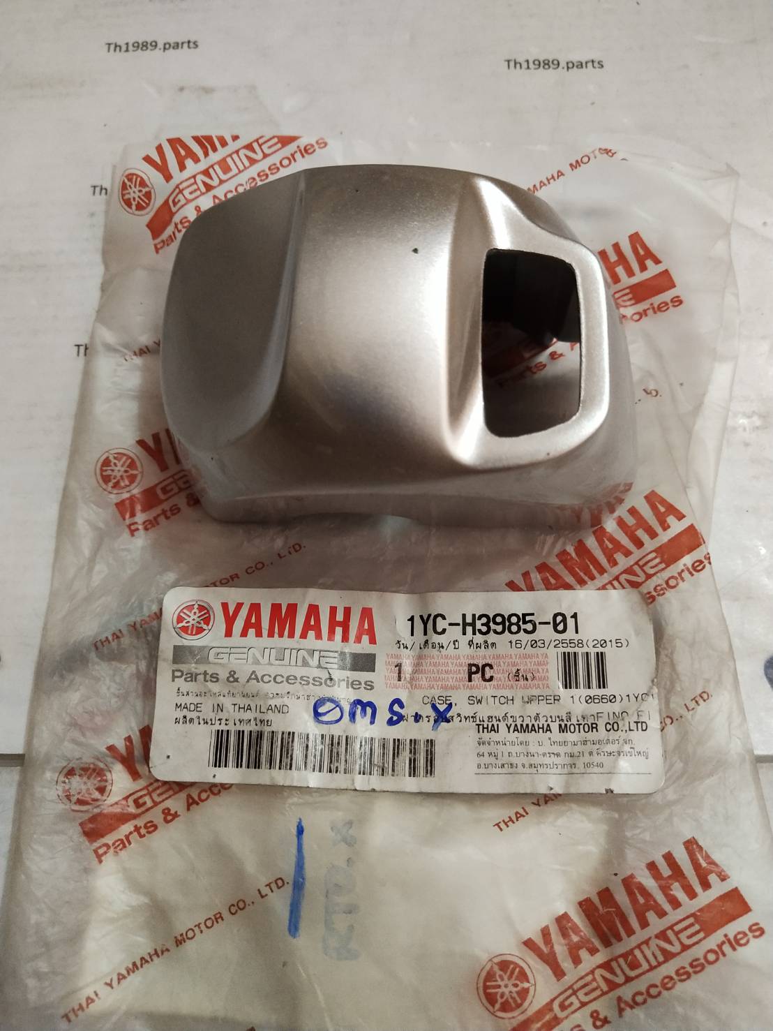 ฝาครอบสวิทช์แฮนด์ขวาตัวบนสีเทา FINO FI อะไหล่แท้ YAMAHA 1YC-H3985-01