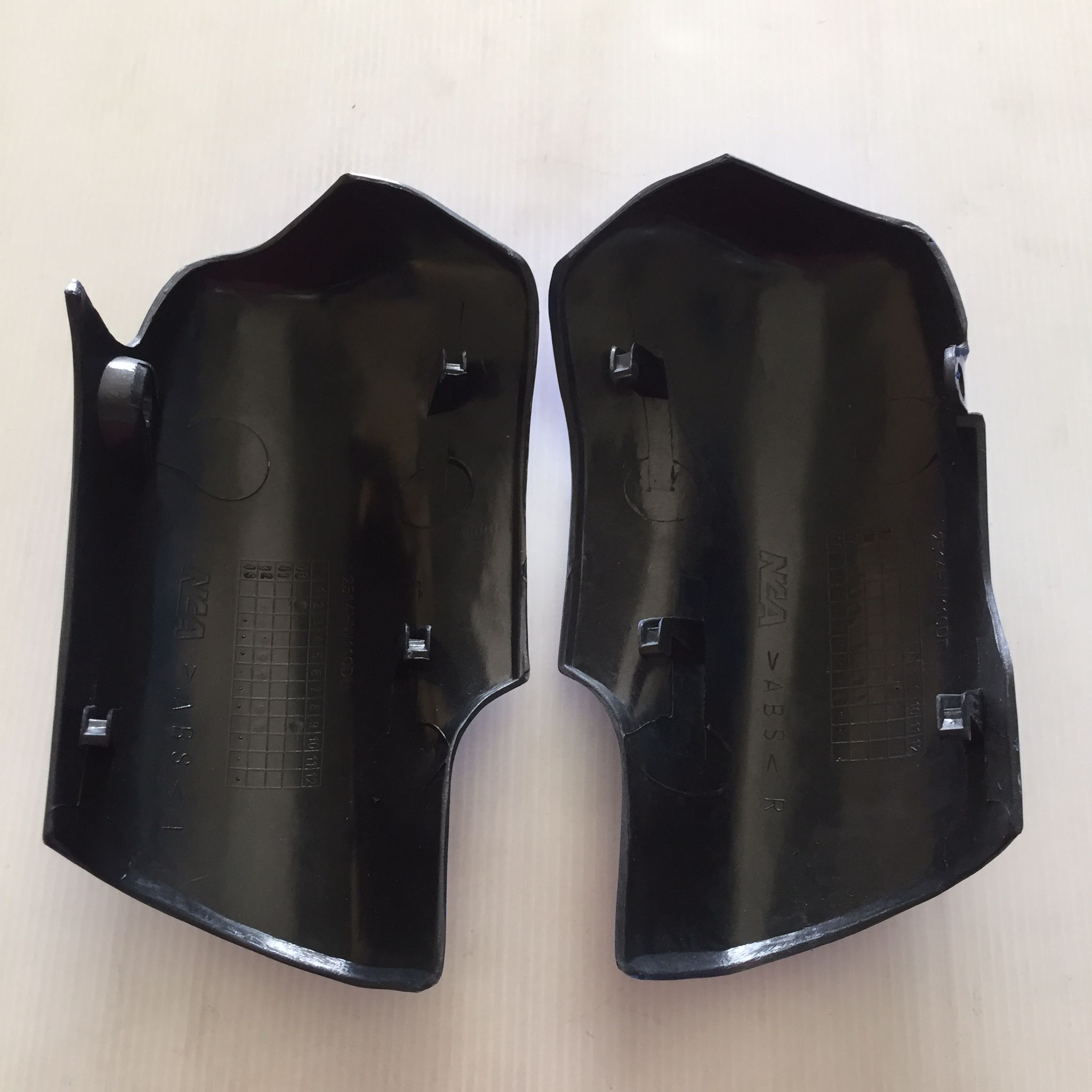 🟩 2514HW100D325 ฝาครอบโชคหน้า R/L สีน้ำเงิน 325 สำหรับรุ่น WAVE100D (ตาคู่) ดีสเบรค ราคาต่อคู่ อะไหล่เทียบ NCA (นำเจริญ) รหัสเทียบ : ขวา61200-KEV-900ZT/ ซ้าย61400-KEV-900ZX