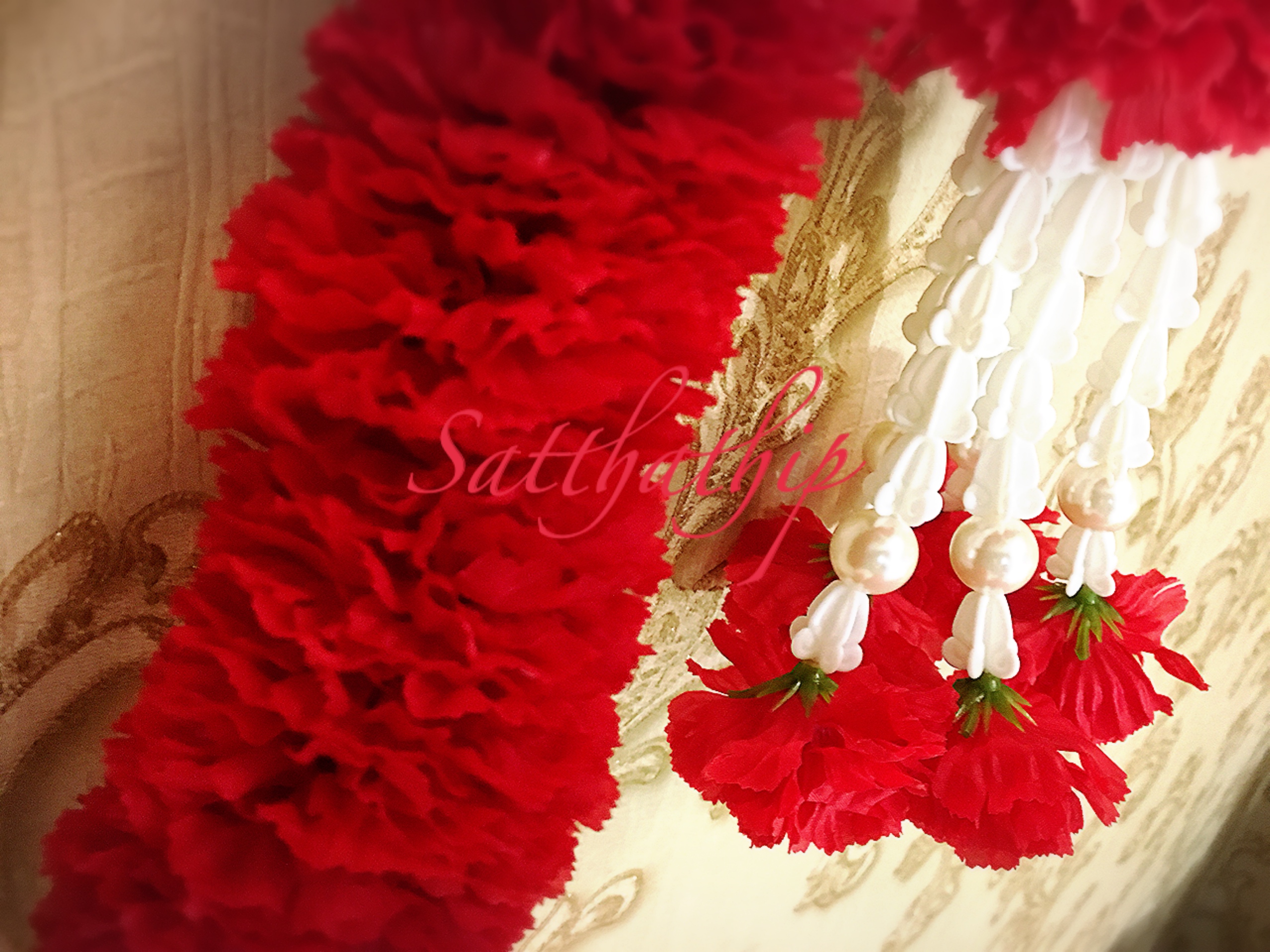 พวงมาลัยผ้าสองชาย [แบบตัดก้านดอกร้อยแน่น 400 บาท/เมตร]