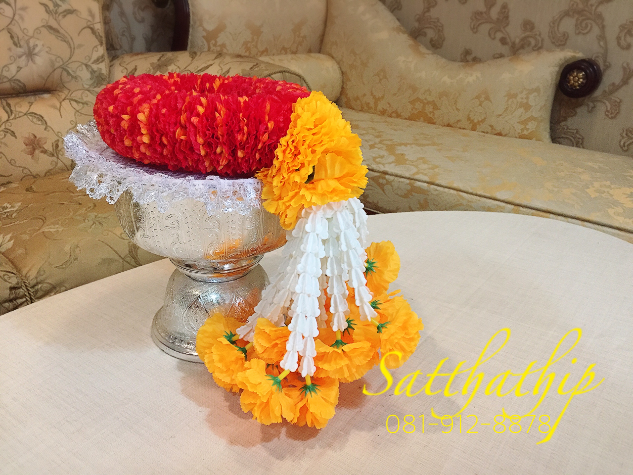 พวงมาลัยฮินดู/พวงมาลัยผ้า ดอกมัม (ร้อยด้วยกลีบ) สีแดง,เหลือง - Fabric garland