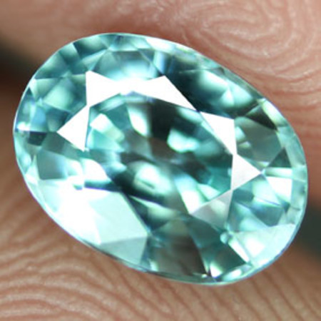 เพทาย (Blue Zircon) 2.15 กะรัตสีฟ้า