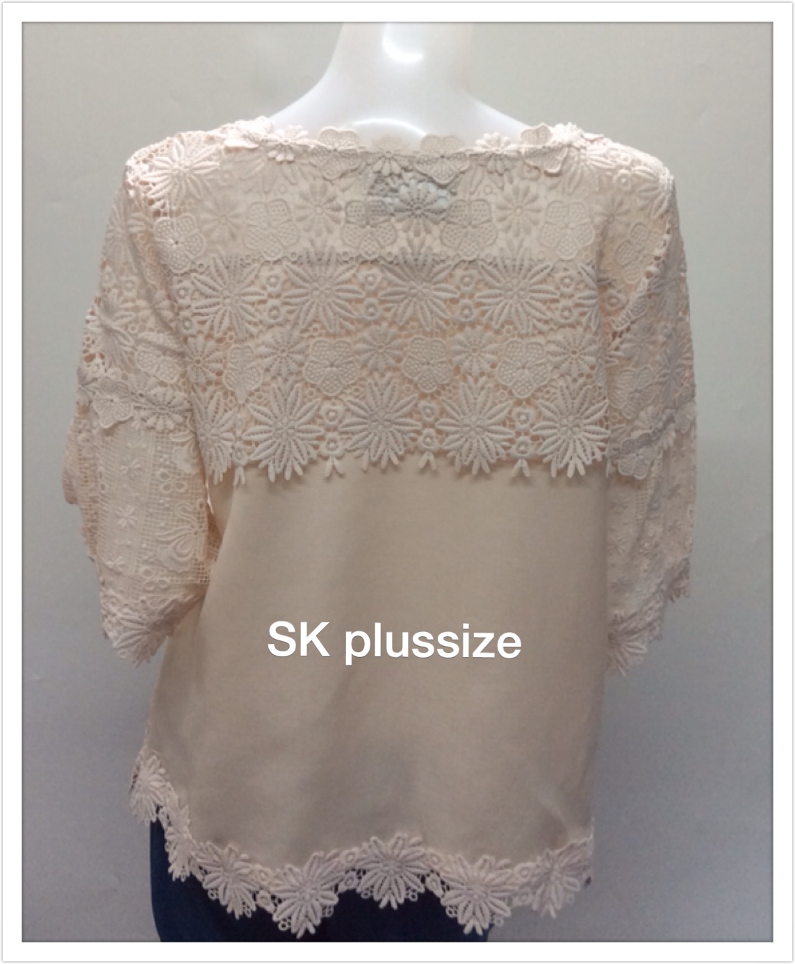 เสื้อลินินแต่งลูกไม้ สีครีม แขนลูกไม้ รอบอก 46 นิ้ว